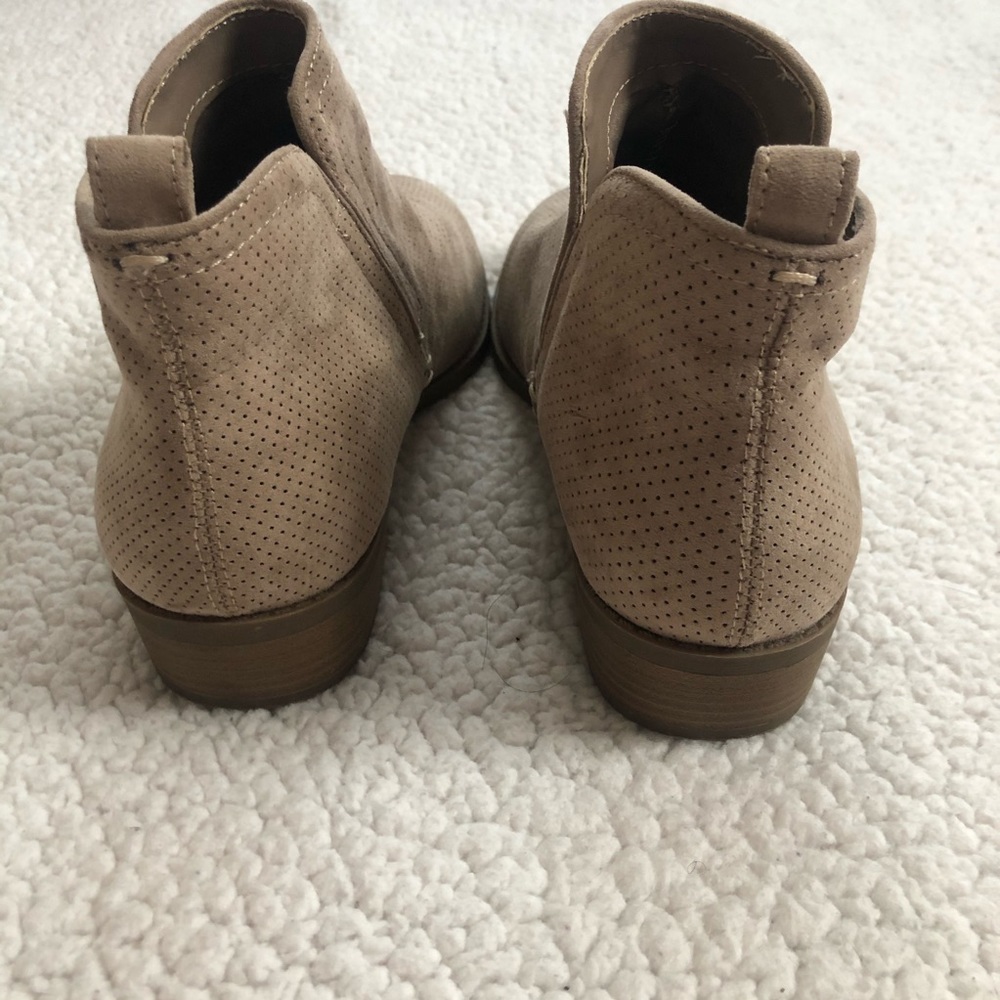 Universal Threads Tan Booties - Picture 4 of 6